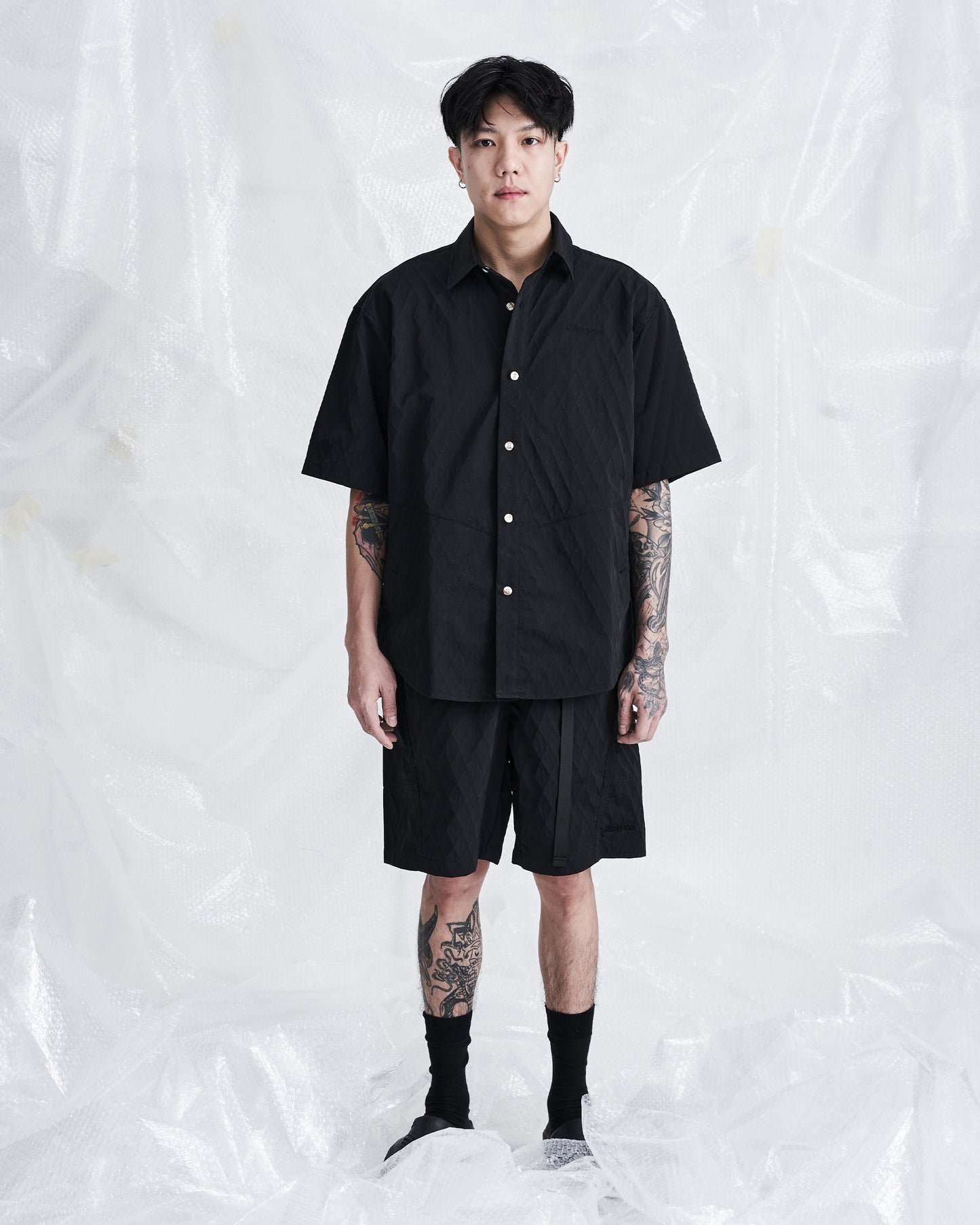 ESSENTIAL SHORTS (BLACK)