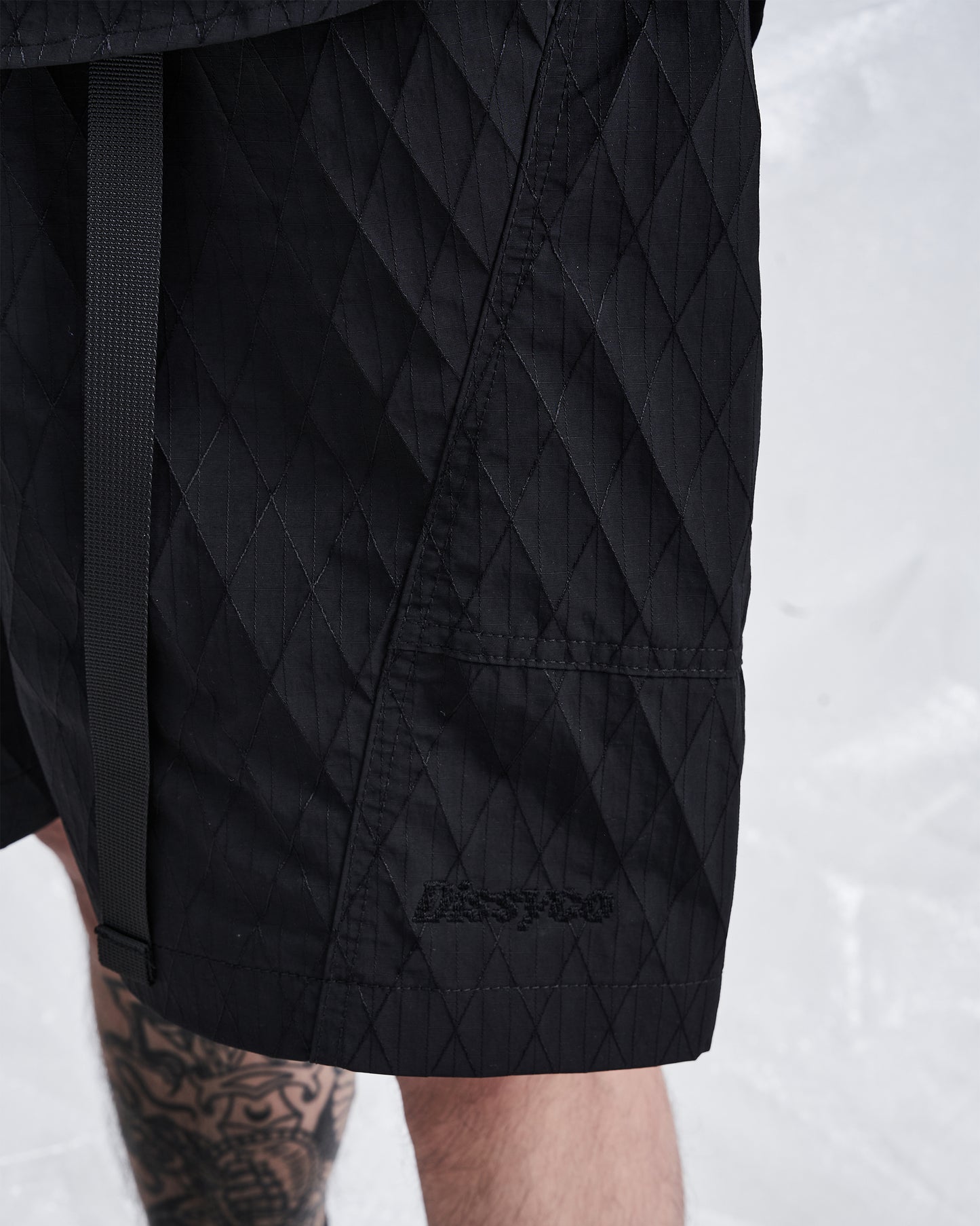 ESSENTIAL SHORTS (BLACK)